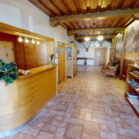 披若斯劳尔山酒店 3*