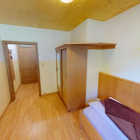 披若斯劳尔山酒店 3* Jenig