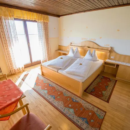 Presslauer Otel Jenig